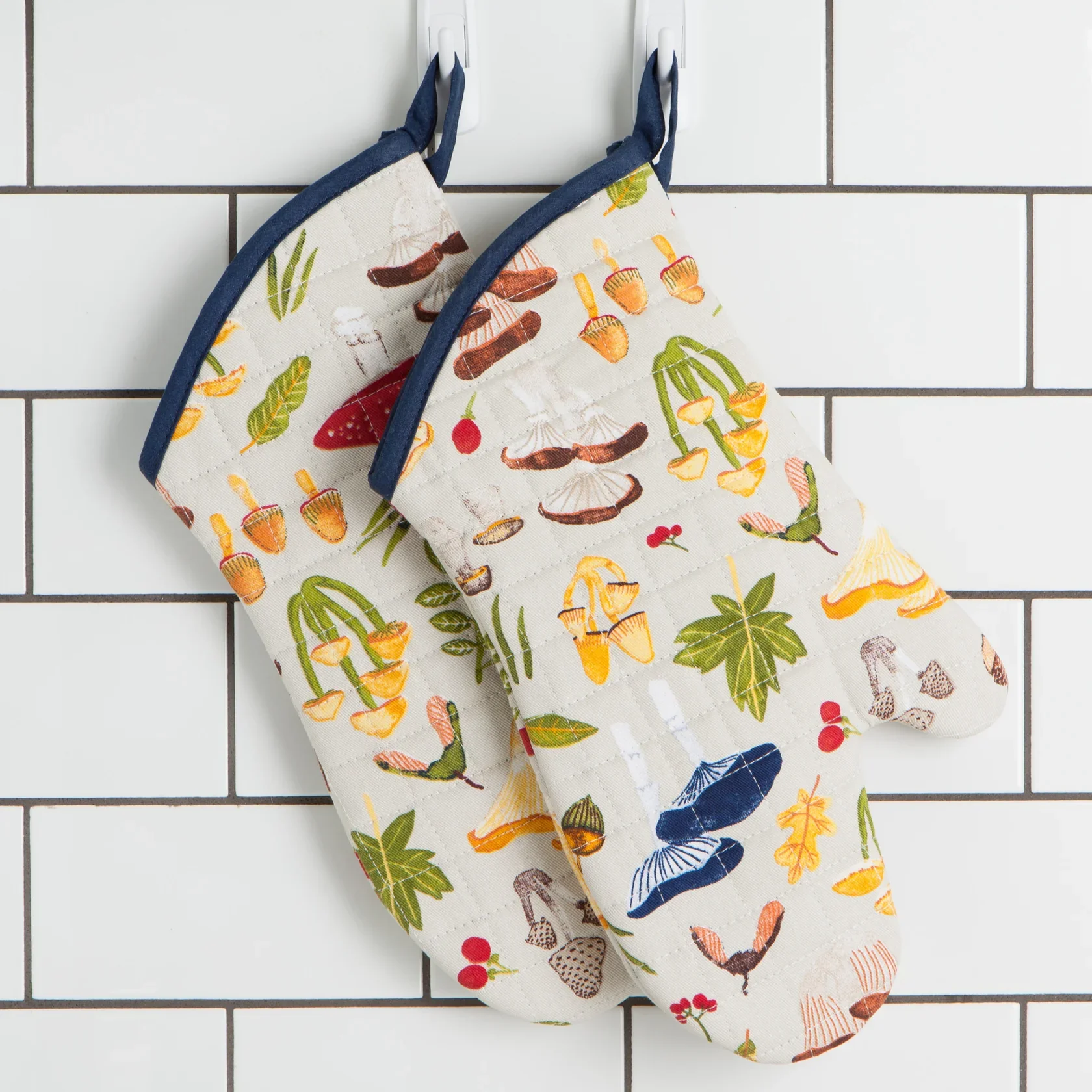 Field Mushrooms Oven Mitt - Image 4