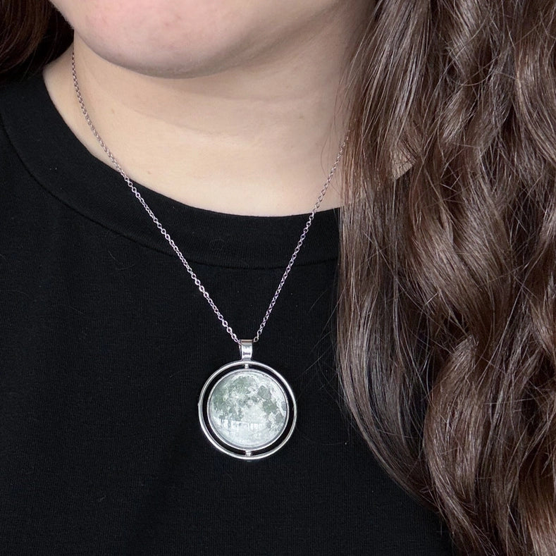 Full Moon Fidget Necklace - Image 3