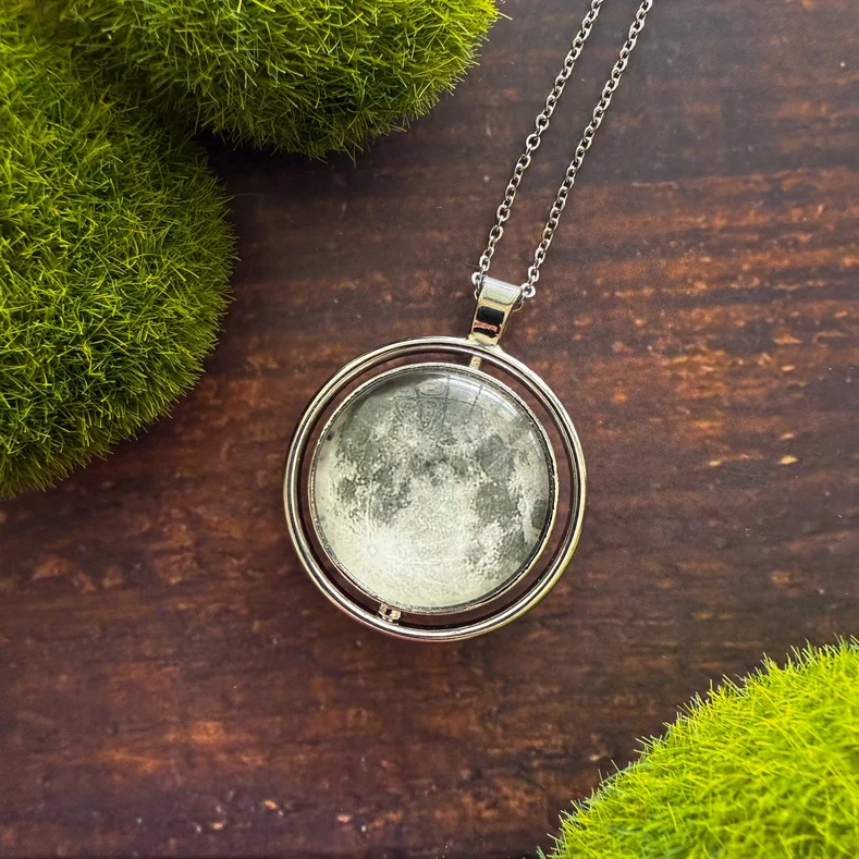 Full Moon Fidget Necklace - Image 4