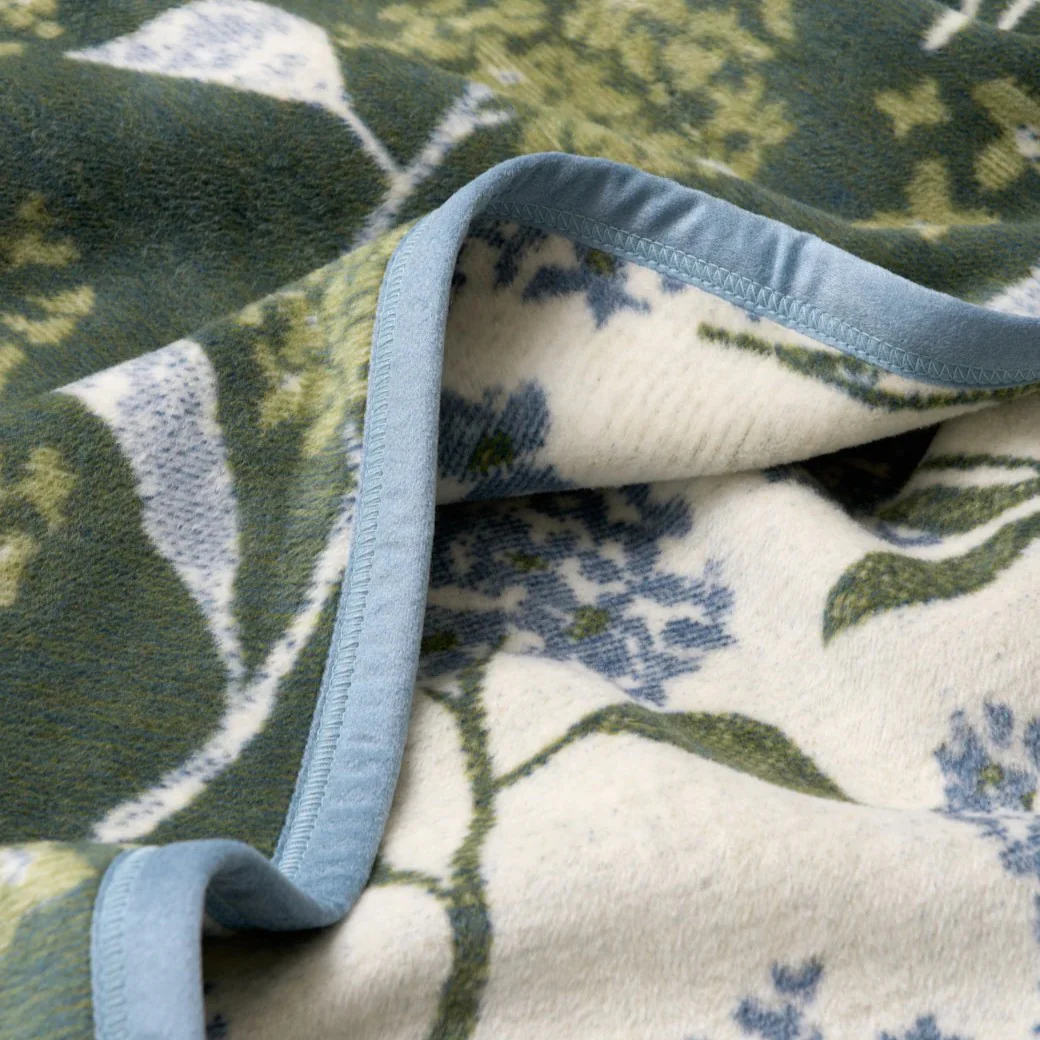 Lilacs Blanket - Image 6