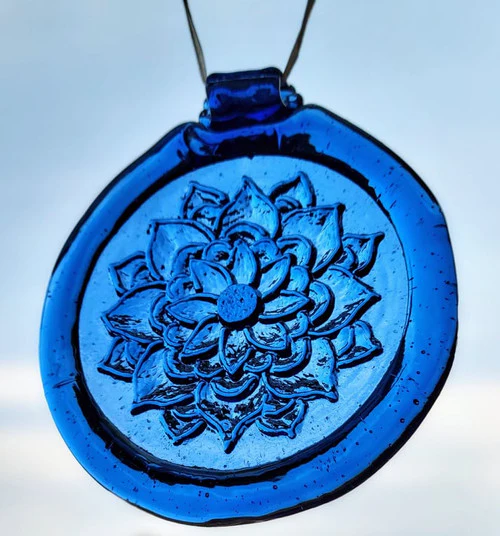 Old Hancock Dahlia Suncatcher - Image 3